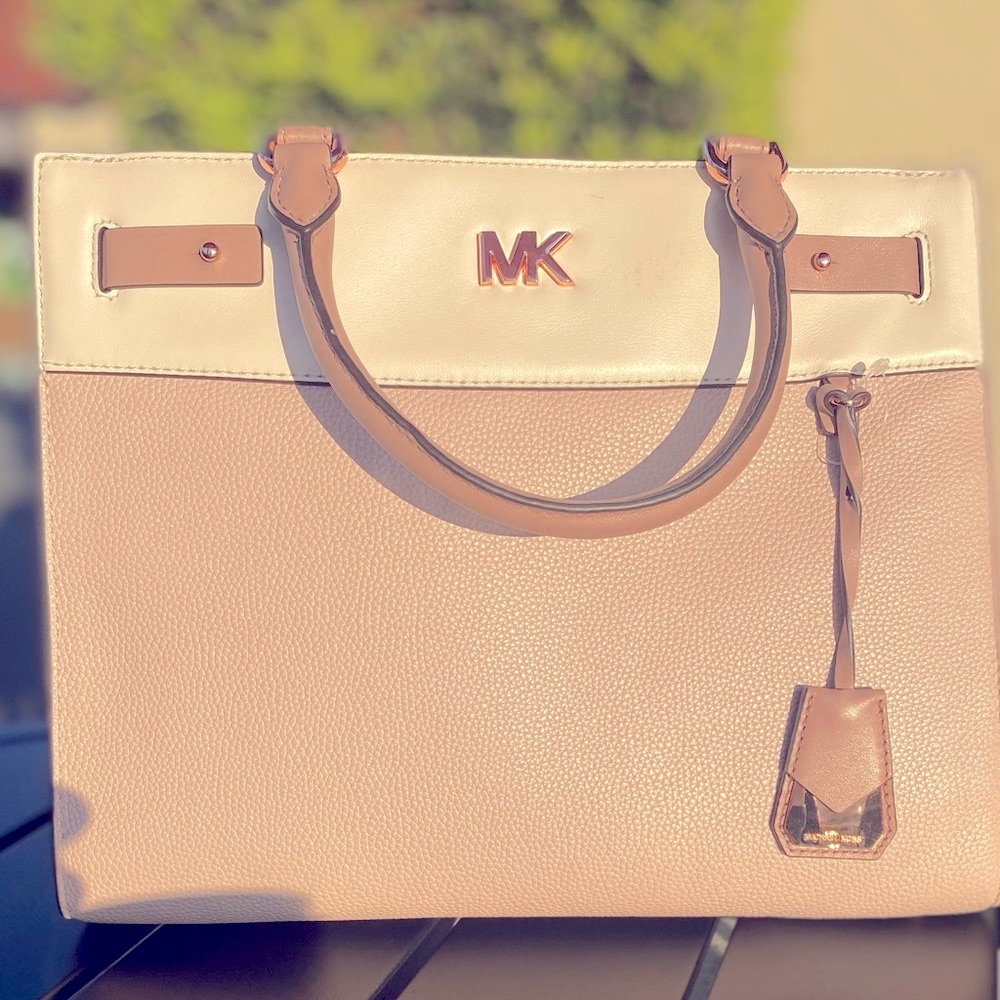 Michael Kors leather purse 👛- tags on